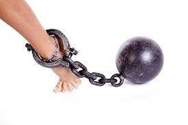 Łańcuch z kulą u nogi, kajdany więźnia