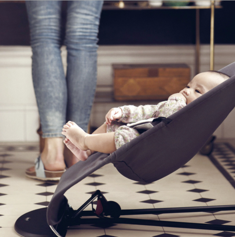 Leżaczek, bujaczek dziecięcy, czarny