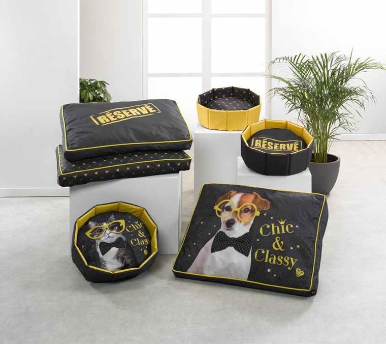 Love Story, legowisko dla psa i kota z wyjmowaną poduszką, Chic, Ø 48 cm, granatowo-żółte z napisem