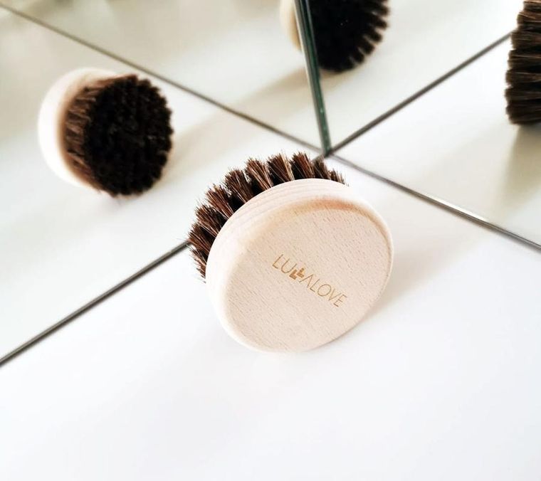 LullaLove, delikatna szczotka do biustu, szyi i dekoltu z włosia końskiego