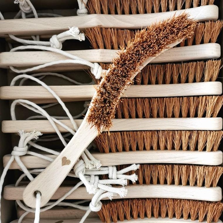 LullaLove, profesjonalna szczotka do masażu ciała z włóknem kokosa i długą rączką