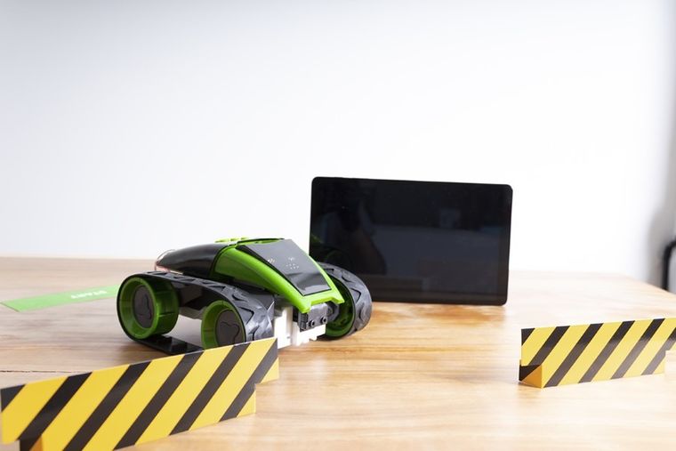 Mazzy, robot interaktywny