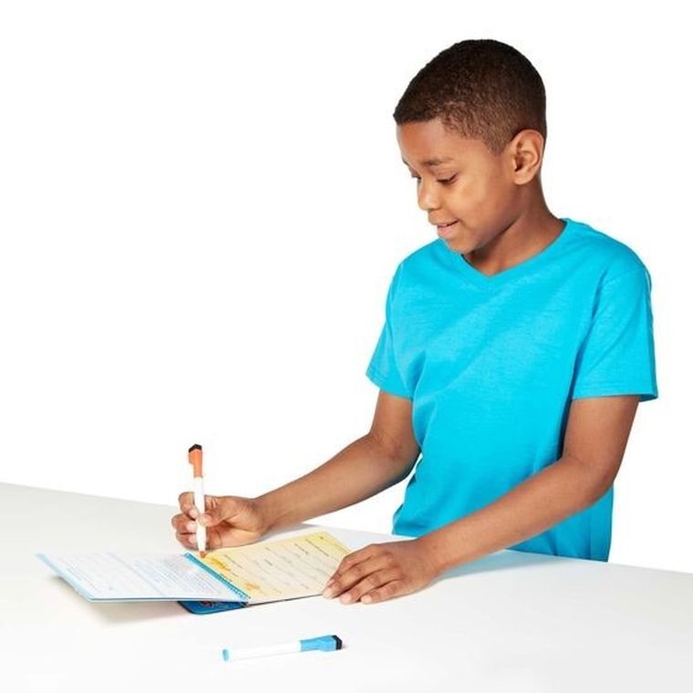 Melissa & Doug, Wipe-Off Activity Pad, Czas na grę! zestaw gier ze zmazywalnymi mazakami