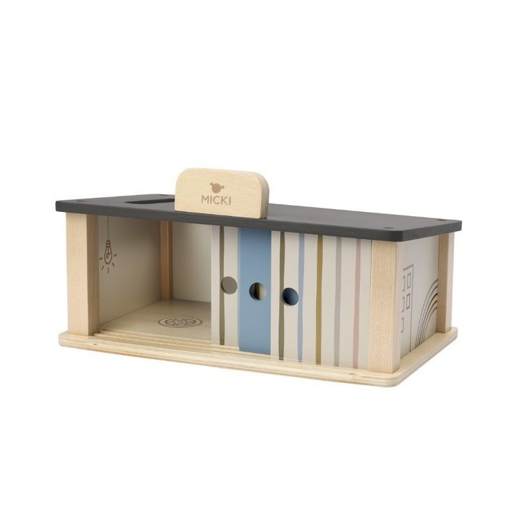 Micki, garaż drewniany