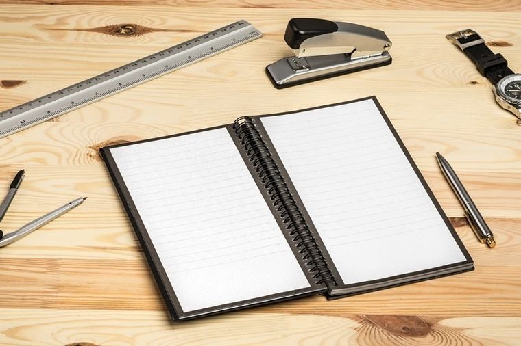 Militarny notes, twarda okładka z odwzorowaniem noża w 3D