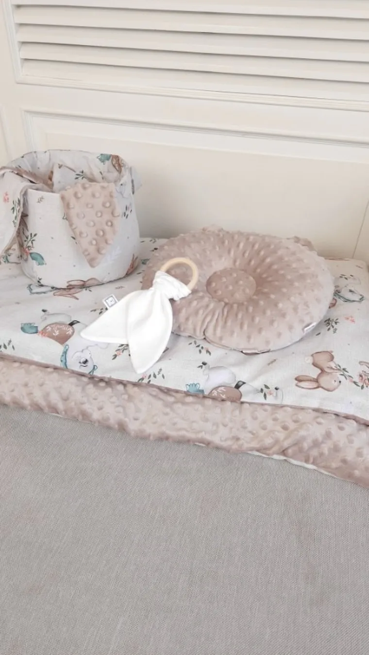 MimiNu, Miś, Karuzela, profilowana poduszka bawełniana, minky, beż