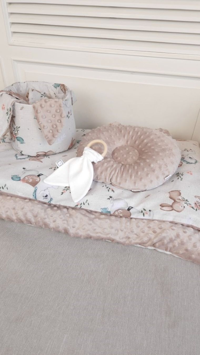 MimiNu, Petite, Karuzela, profilowana poduszka bawełniana, minky, beż