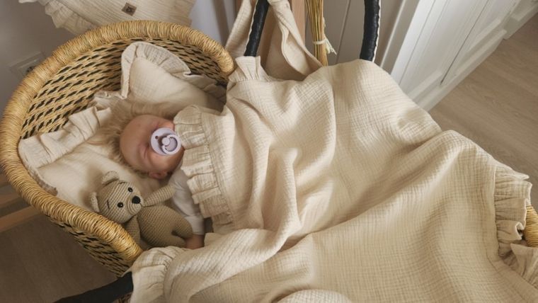 MimiNu, zestaw z falbanką, kocyk 75-100 cm, muślin, ciepły beż