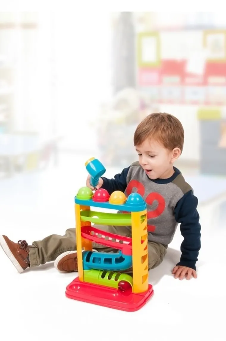 Miniland, zjeżdżalnia z piłeczkami