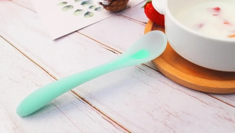 Mombella, łyżeczka silikonowa, miękka, niebieska