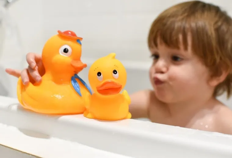 Mom's Care, kacza rodzinka w kapeluszu, zabawka do kąpieli, 2 szt.