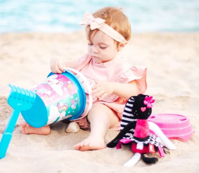 Mom's Care, króliczek, pierwsza maskotka, zabawka sensoryczna