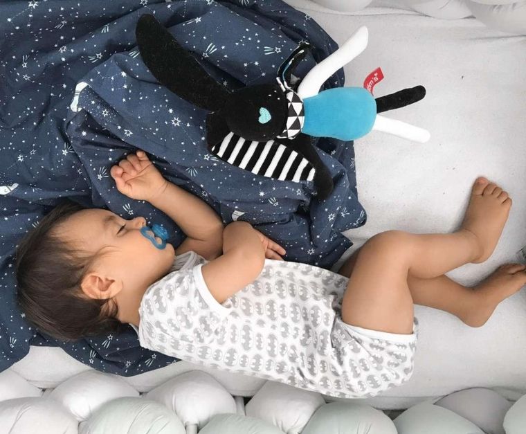 Mom's Care, królik, pierwsza maskotka, kontrastowa