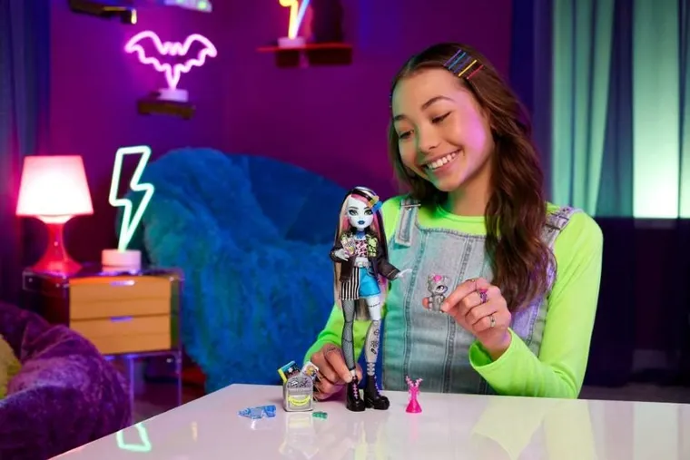 Monster High, Frankie Stein, lalka podstawowa z akcesoriami