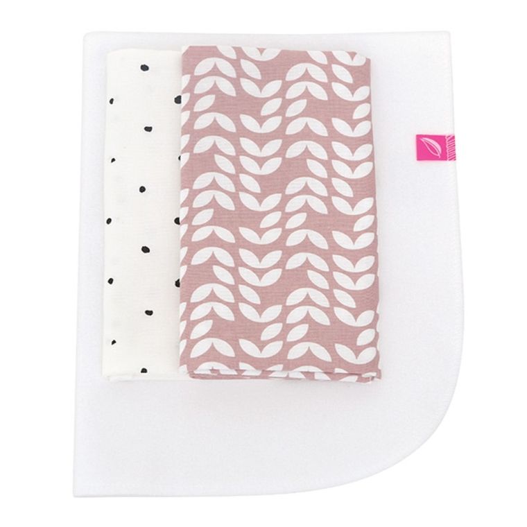 Motherhood, Classics Różowy 2023, zestaw: przewijak podręczny + prześcieradło flanelowe, 2 szt.