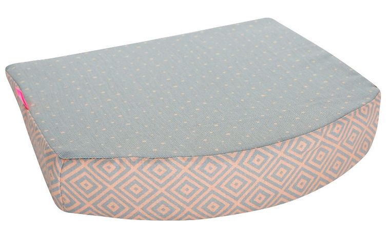 Motherhood, poduszka klin do wózka głębokiego, kwadraty różowe