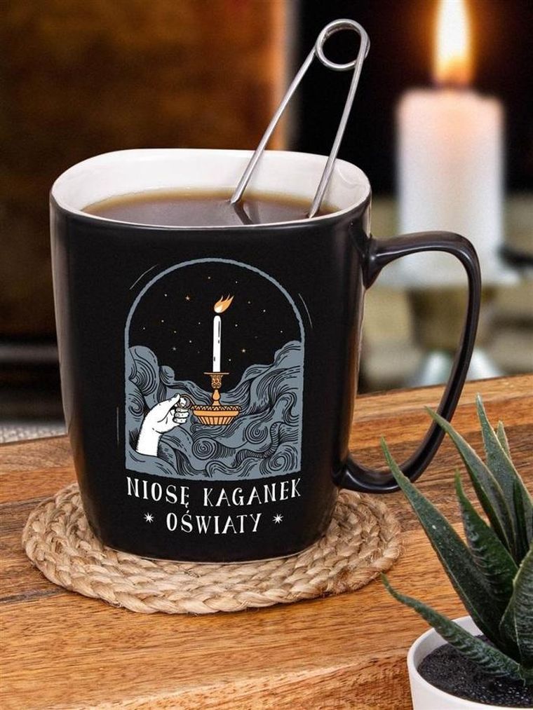 Nadwyraz, kubek, Niosę kaganek oświaty