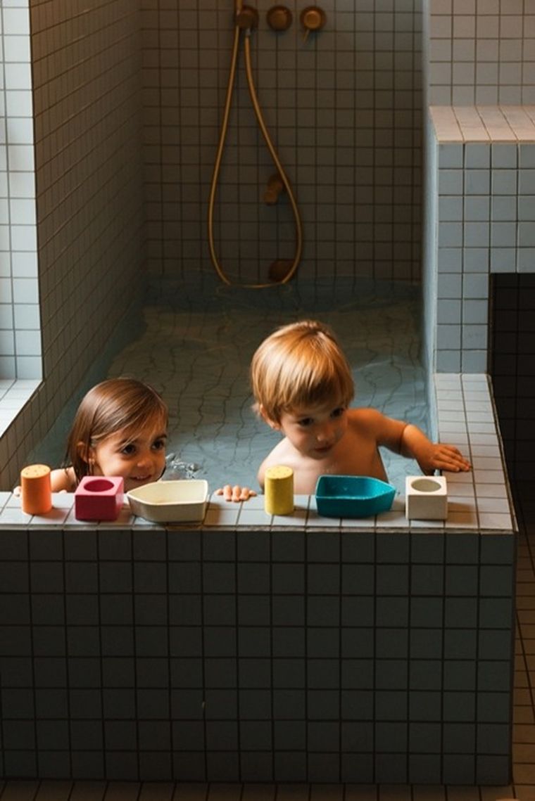 Oli & Carol, Łódka z Recyclingu, zabawka do kąpieli, orange