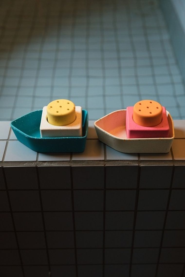 Oli & Carol, Łódka z Recyclingu, zabawka do kąpieli, yellow