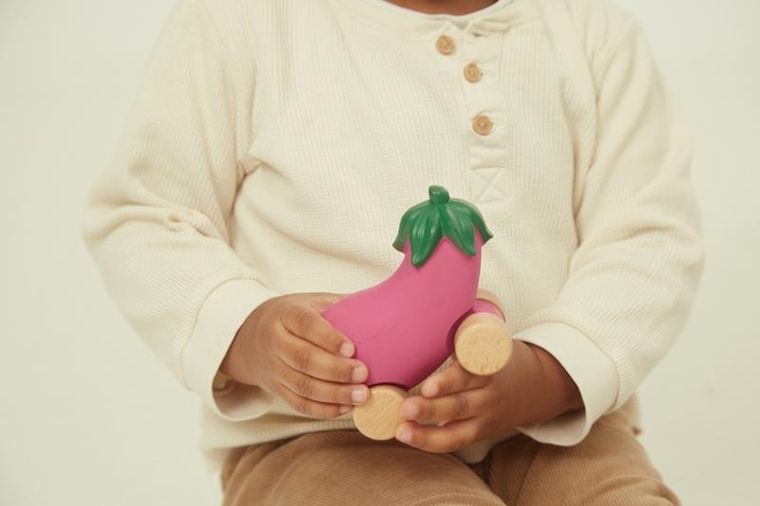 Oli & Carol, samochodzik, Bakłażan Emma