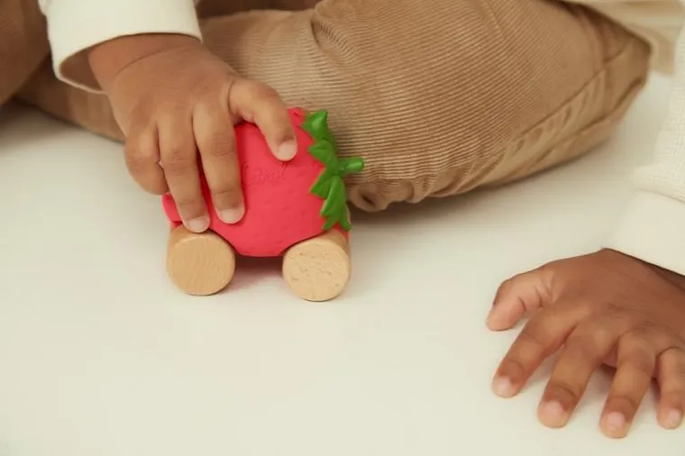 Oli & Carol, samochodzik, Truskawka Sweetie