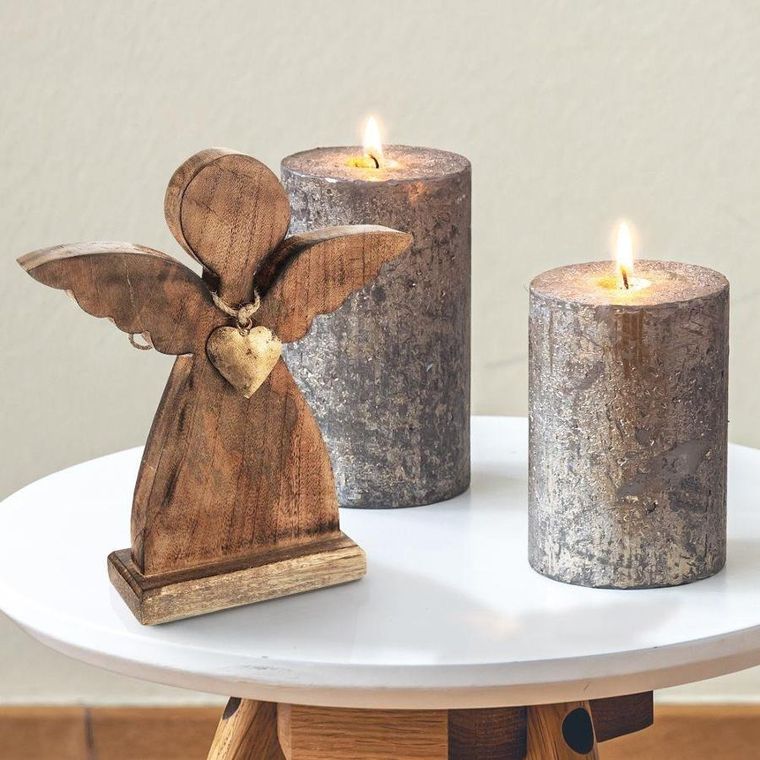 Orion, drewniana figurka anioła, z metalowym złotym sercem, 27-30 cm