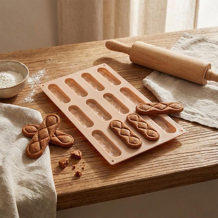Orion, forma do ciastek i pralin, silikonowa, beżowa, 29,5-17-1,5 cm