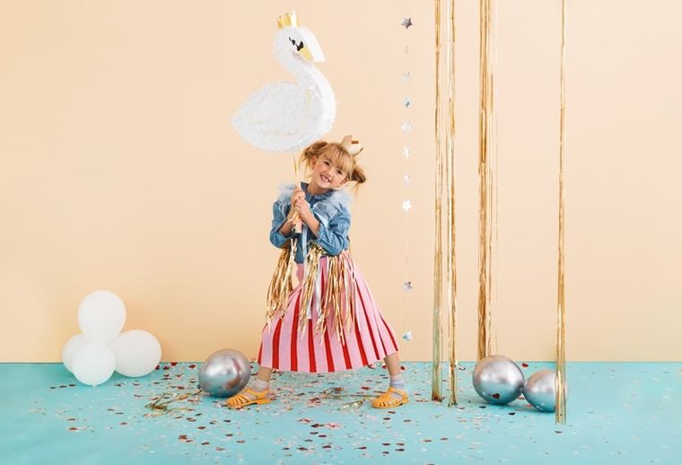 PartyDeco, piniata urodzinowa, łabędź, 43,5-49,5-9 cm