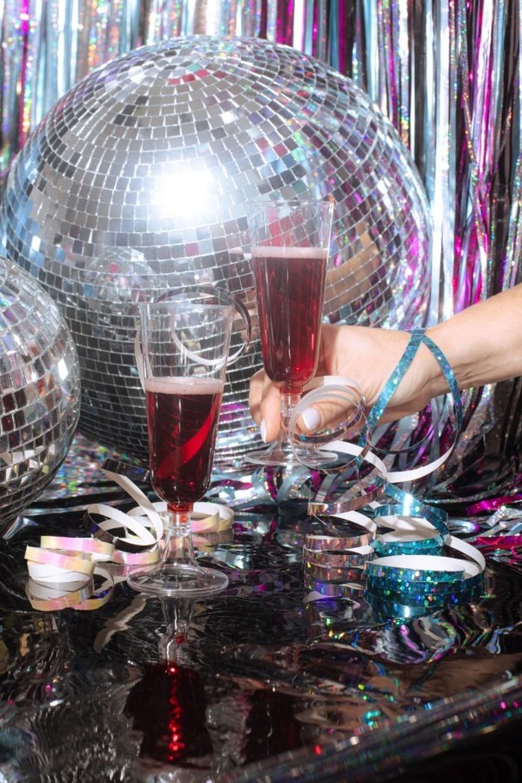 PartyDeco, serpentyny holograficzne, jasny różowy, 3,8m, 18 szt.