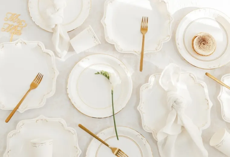 PartyDeco, talerzyki papierowe z ornamentem, białe, 23 cm, 6 szt.