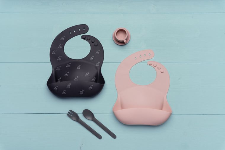 Petite&Mars, Sam, śliniak silikonowy, grey hills