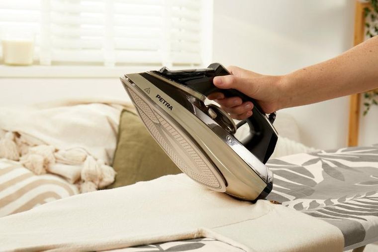 Petra, żelazko parowe 3100W
