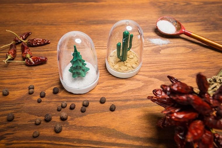 Pieprzniczka i solniczka, choinka i kaktus