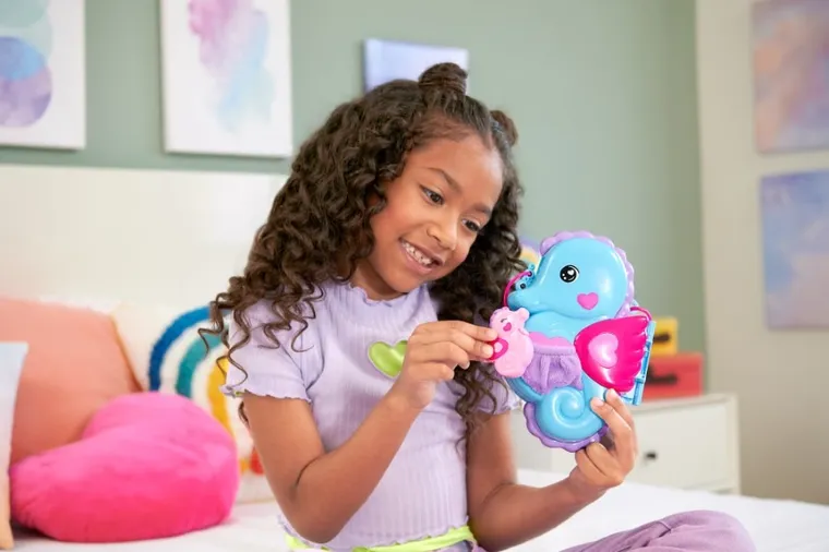 Polly Pocket, kompaktowa torebka Koniki morskie, zestaw z laleczkami i akcesoriami