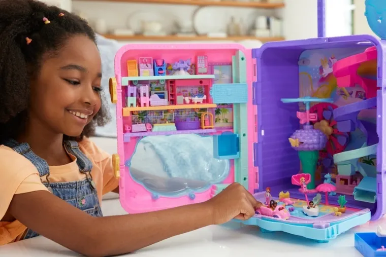 Polly Pocket, Wakacyjny kurort, zestaw do zabawy w walizce, figurki i akcesoria