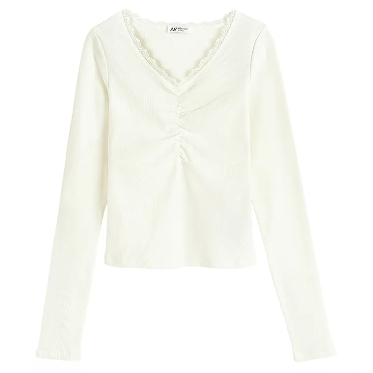 Prążkowana bluzka ecru z koronką NOWEAR
