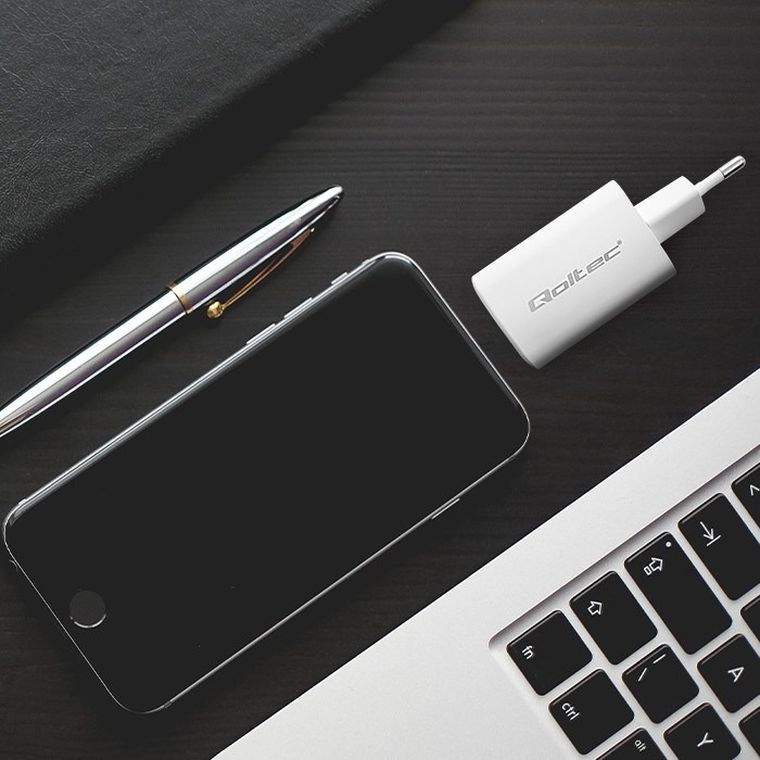 Qoltec Ładowarka Sieciowa 65w Gan Ultra, 5-20v, 2.25-3.25a, 1 X USB Typ C Pd, 1 X USB Qc 3.0 |, biała