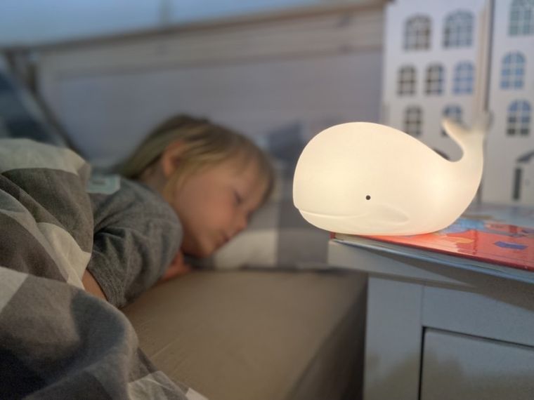 Rabbit & Friends, Wieloryb, lampka silikonowa z pilotem, biała