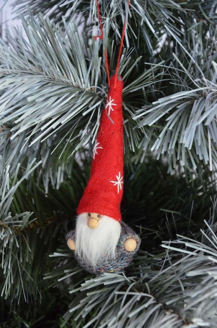 Saska Garden, zawieszka skrzat, czerwony