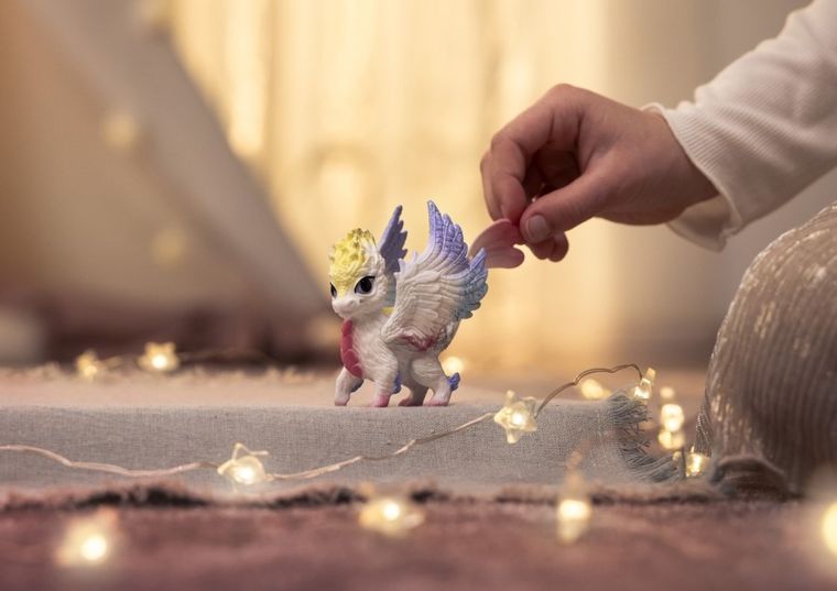 Schleich, Bayala, Tęczowe smoczątko, figurka, 70825