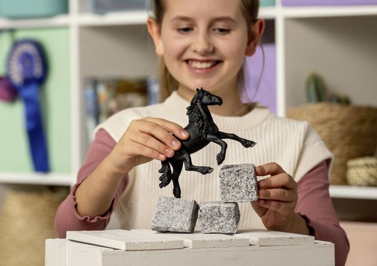 Schleich, Horse Club, Ogier fryzyjski, figurka, 13975
