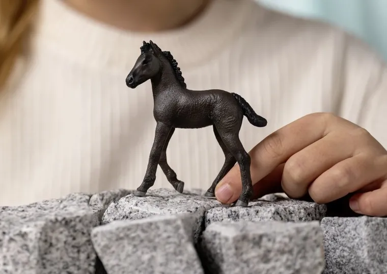 Schleich, Horse Club, Źrebię fryzyjskie, figurka, 13977