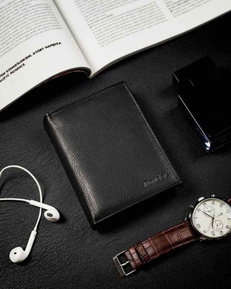 Składany, pionowy portfel męski z kieszonką na suwak, skóra naturalna, Rovicky