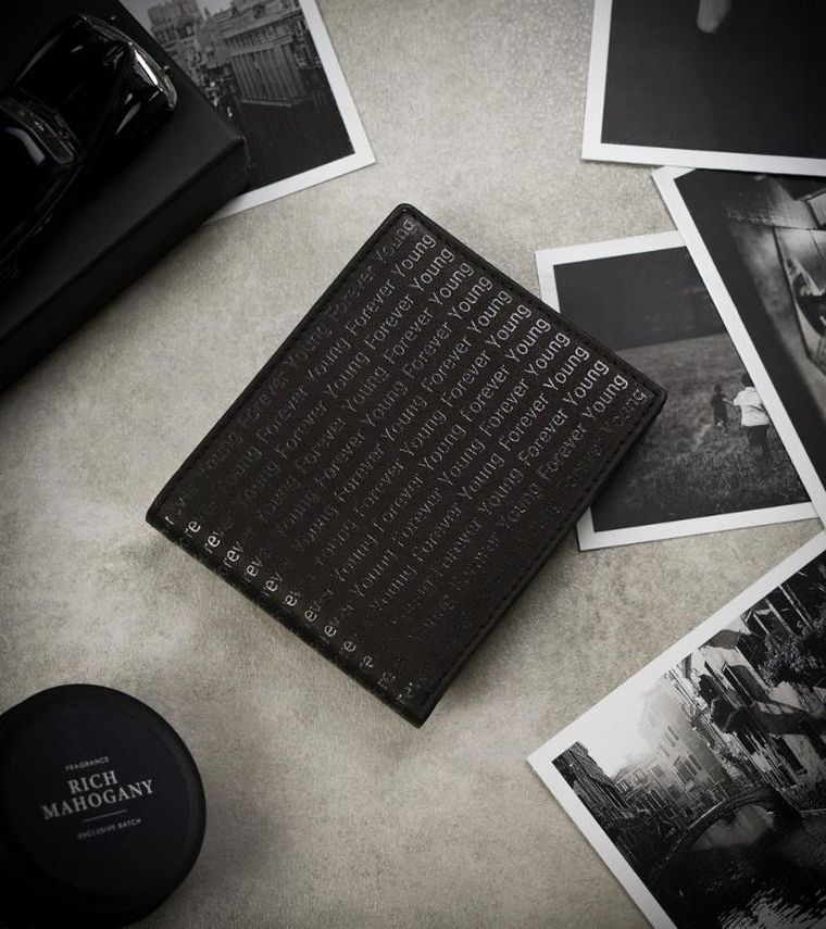 Skórzany portfel zdobiony monogramem, Forever Young