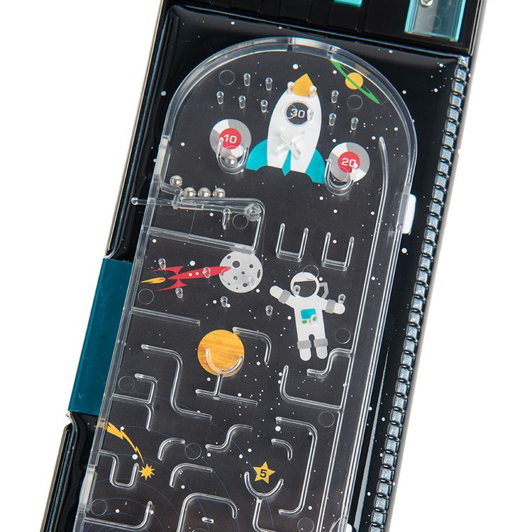 Smiki, Kosmos, piórnik, czarny