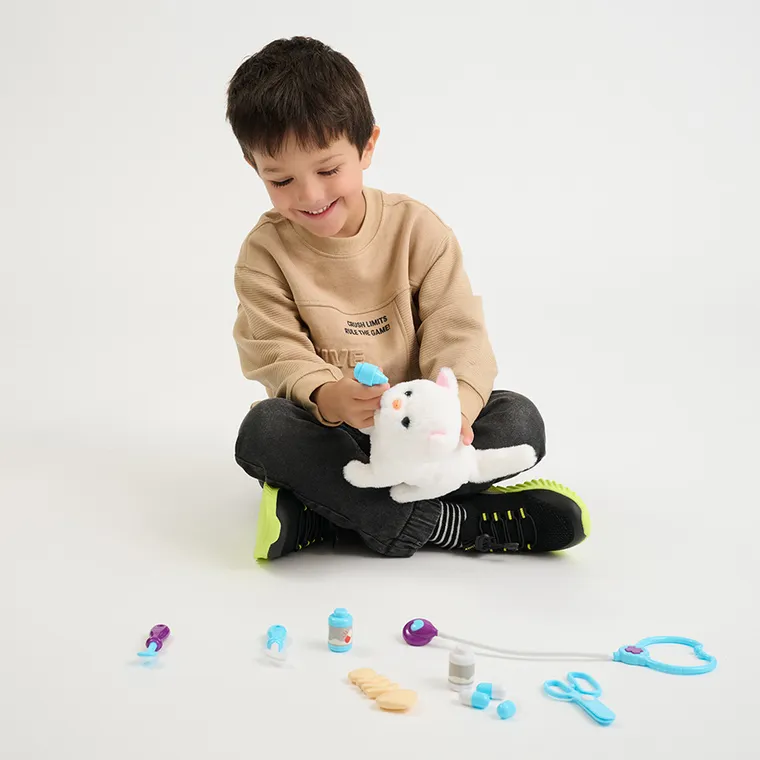 Smiki, Kotek u weterynarza, zestaw z interaktywną maskotką i akcesoriami