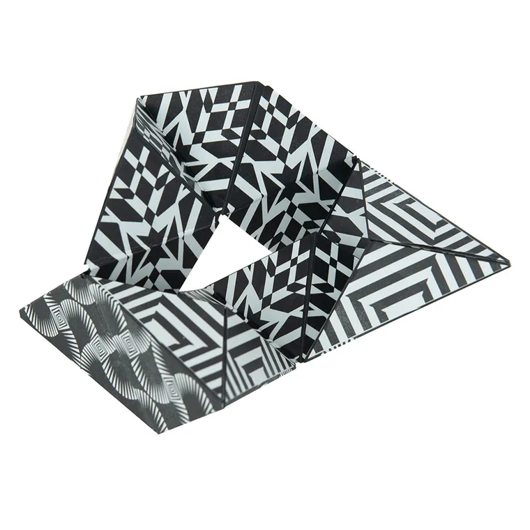 Smiki, magiczna kostka, łamigłówka