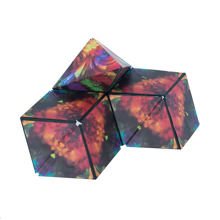 Smiki, Magiczna kostka, magnetyczna układanka