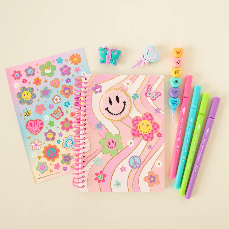 Smiki, szkicownik z akcesoriami, zestaw w saszetce