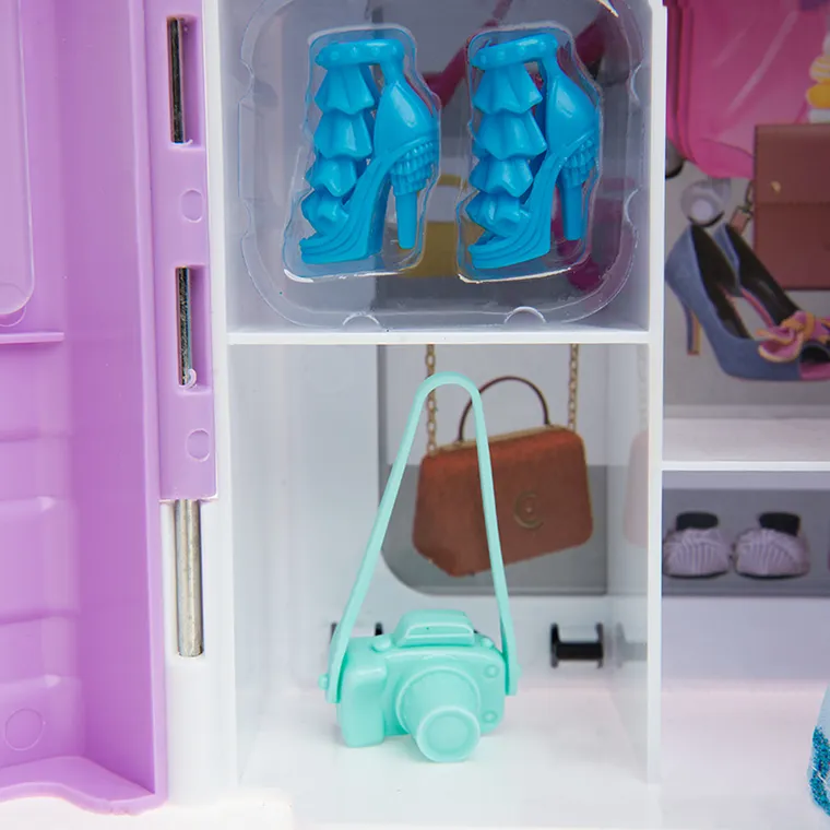 Smiki, Viki, szafa dla lalek, ubranka i akcesoria